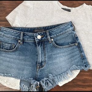Kendall & Kylie highwaisted  shorts